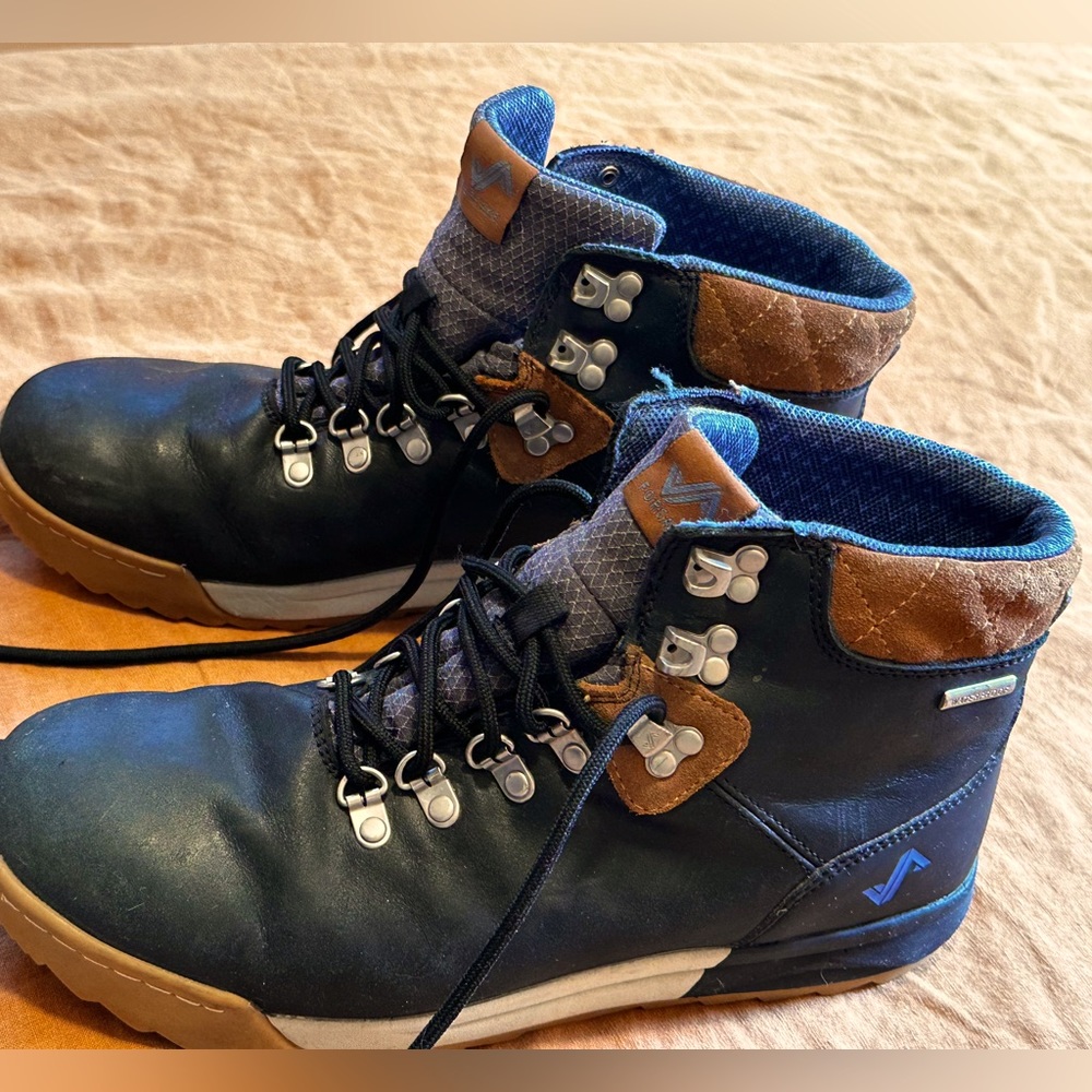 Forsake women’s hiking boots size 10